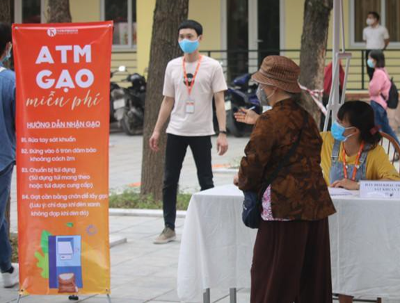 Trong hoàn cảnh khó khăn của dịch bệnh, những chính sách hỗ trợ trực tiếp, kịp thời của Đảng, Nhà nước đối với người dân là nền tảng để bảo vệ các quyền con người