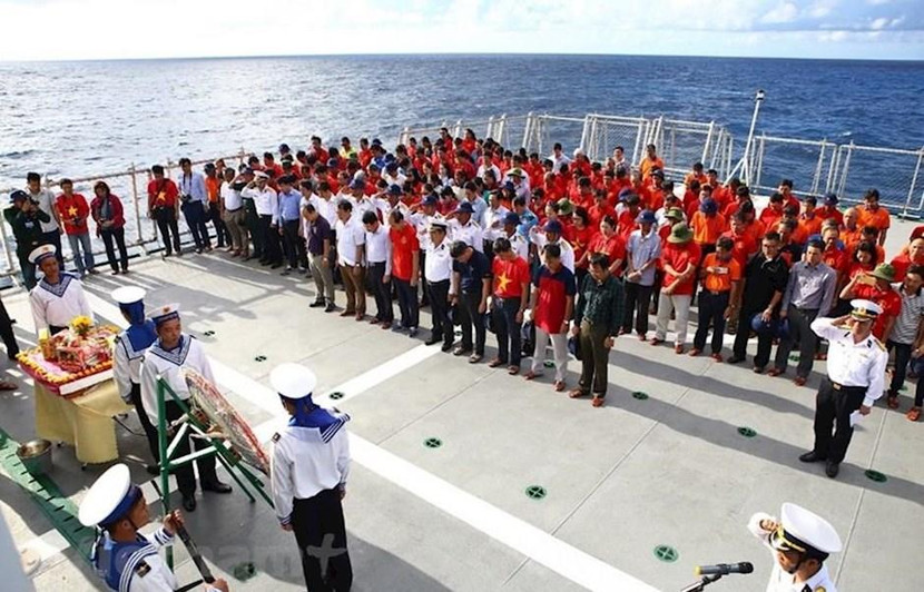 Một buổi lễ tưởng niệm các anh hùng, liệt sĩ hy sinh ở Gạc Ma