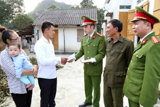 Quan hệ giữa Công an xã với các cơ quan, tổ chức, đoàn thể trên địa bàn là quan hệ phối hợp, hướng dẫn thực hiện nhiệm vụ bảo đảm an ninh, trật tự (Ảnh minh họa)