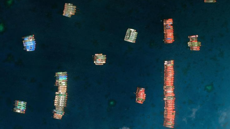 Ảnh vệ tinh của công ty công nghệ Maxar cho thấy tàu Trung Quốc tập trung tại các đảo tranh chấp ở Biển Đông hôm 23-3-2021 Ảnh vệ tinh của công ty công nghệ Maxar cho thấy tàu Trung Quốc tập trung tại các đảo tranh chấp ở Biển Đông hôm 23-3-2021