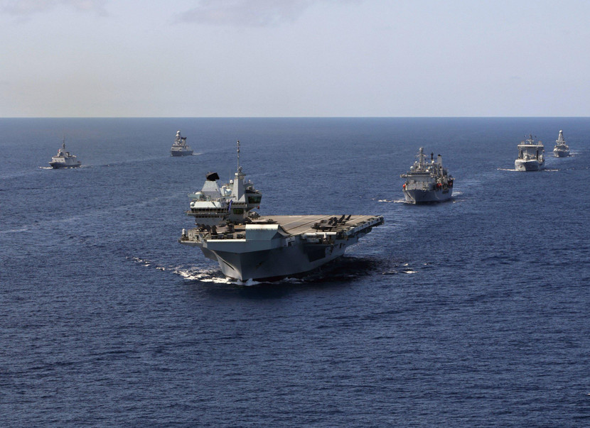 Tàu sân bay HMS Queen Elizabeth tập trận cùng tàu hải quân Singapore ở Biển Đông hồi tháng 7-2021