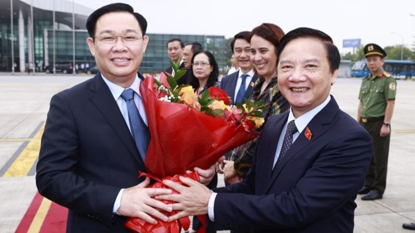 Phó Chủ tịch Quốc hội Nguyễn Khắc Định tiễn Chủ tịch Quốc hội Vương Đình Huệ tại Sân bay Quốc tế Nội Bài Phó Chủ tịch Quốc hội Nguyễn Khắc Định tiễn Chủ tịch Quốc hội Vương Đình Huệ tại Sân bay Quốc tế Nội Bài