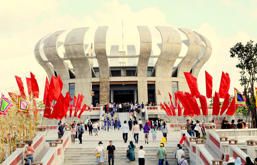 Nhân dân phấn khởi, nô nức dự Lễ Giỗ tổ Hùng Vương năm 2022 tại Đền thờ Vua Hùng vừa khánh thành trên địa bàn thành phố Cần Thơ Nhân dân phấn khởi, nô nức dự Lễ Giỗ tổ Hùng Vương năm 2022 tại Đền thờ Vua Hùng vừa khánh thành trên địa bàn thành phố Cần Thơ