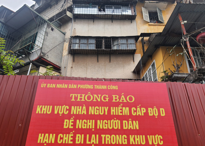 Quận Ba Đình rào tôn và đặt biển cảnh báo ở nhà G6A Thành Công