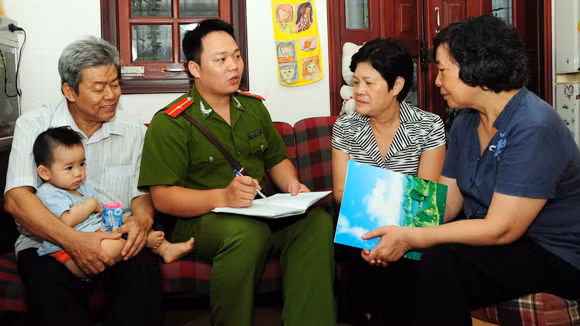 Phải quản lý dân cư qua hệ thống máy tính ảnh 1