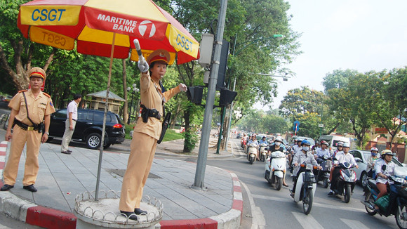 CSGT đồng hành cùng thí sinh thi đại học ảnh 1 CSGT đồng hành cùng thí sinh thi đại học ảnh 1