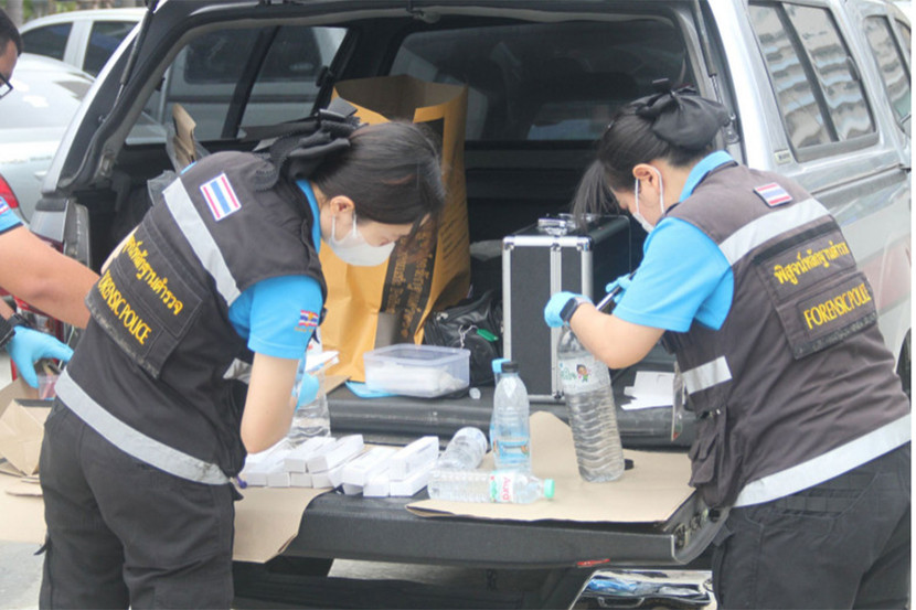 Cảnh sát khám nghiệm xe ô tô của Sararat