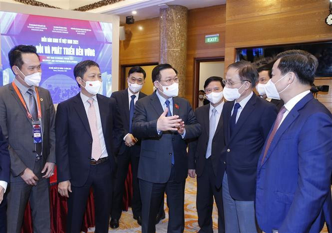 Diễn đàn Kinh tế Việt Nam 2021: Quyết sách kịp thời để không “lỡ nhịp” ảnh 1
