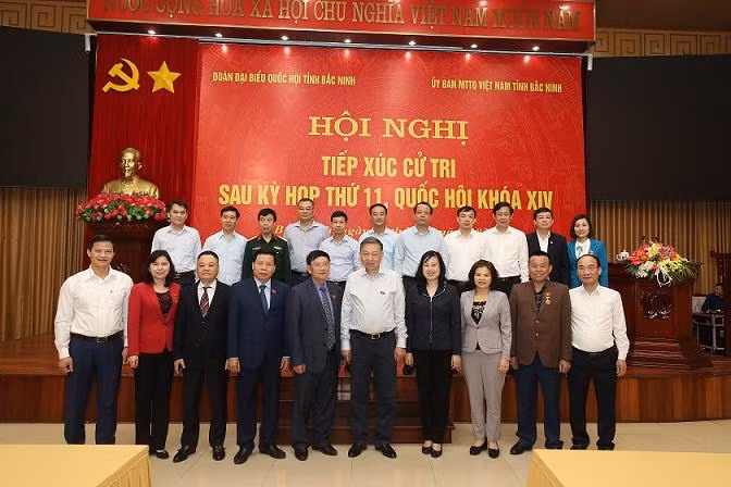 Bộ trưởng Tô Lâm với các đại biểu tại buổi tiếp xúc cử tri