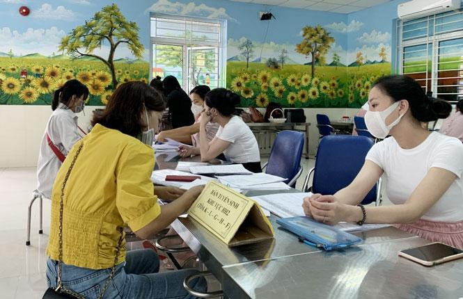 Phụ huynh học sinh có thể lựa chọn hình thức tuyển sinh vào trường mầm non, lớp 1, lớp 6 Phụ huynh học sinh có thể lựa chọn hình thức tuyển sinh vào trường mầm non, lớp 1, lớp 6