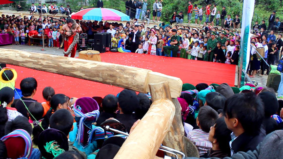 Chiều nay, bản vùng biên có hội… ảnh 2