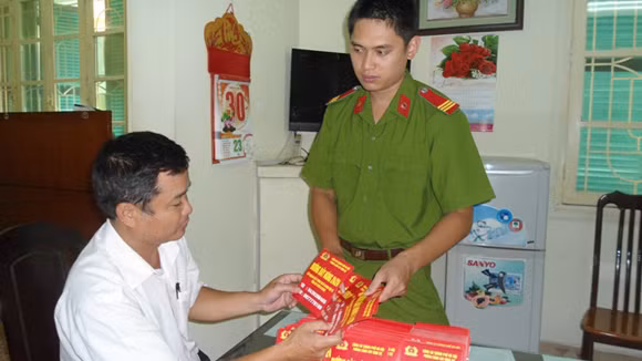 Phát 3.000 thông báo “đường dây nóng” chống tội phạm ảnh 1