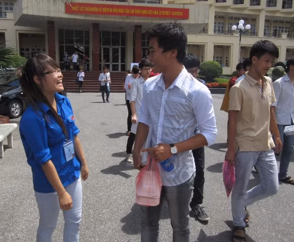 Gần 1 triệu thí sinh làm bài thi môn đầu tiên ảnh 7