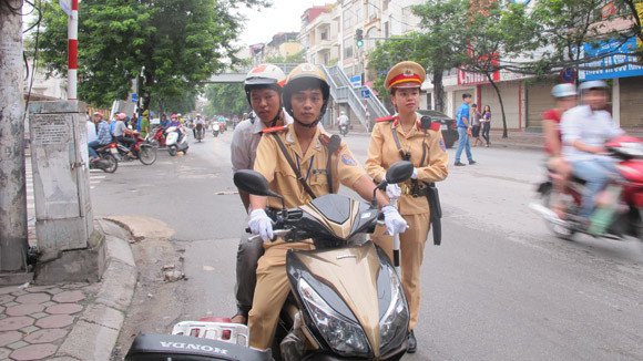 Hơn 50 trường hợp thí sinh được CSGT giúp đỡ ảnh 1