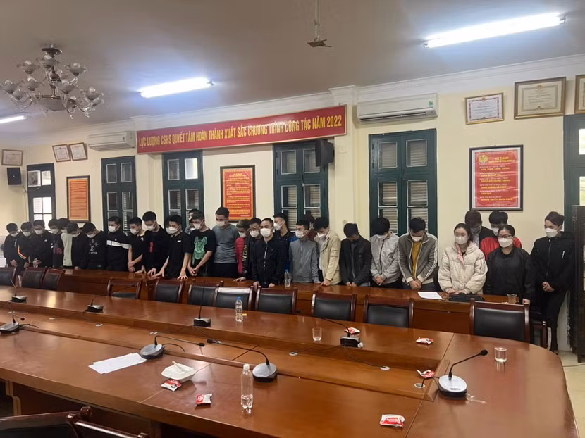 Các đối tượng liên quan bị bắt giữ và triệu tập về cơ quan công an liên quan đến vụ án tại thời điểm tháng 3-2022