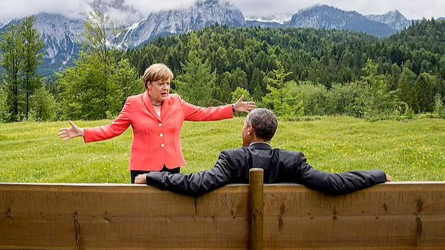 Thủ tướng Angela Merkel và Tổng thống Mỹ Barack Obama sau một phiên làm việc của Hội nghị Thượng đỉnh G7 tại Đức
