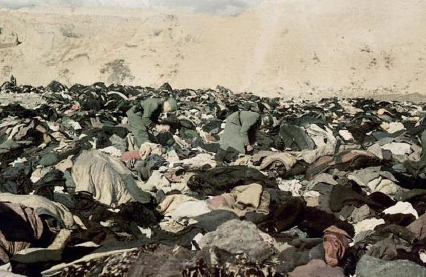 Các nạn nhân đều phải bỏ lại tư trang và quần áo trước khi bị thảm sát