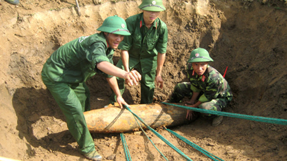 Di dời an toàn quả bom ra khỏi khu dân cư ảnh 1 Di dời an toàn quả bom ra khỏi khu dân cư ảnh 1