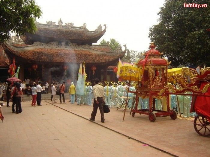 Đại lễ trước đền Đô - Ảnh: tamtay.vn