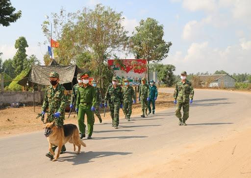 Lực lượng Công an, Bộ đội Biên phòng tăng cường tuần tra, kiểm soát, phòng chống dịch Covid-19 trên tuyến biên giới Tây Nam