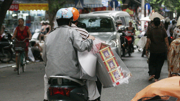 Cuối năm, lại nhộn nhịp đi… “đốt tiền” ảnh 1