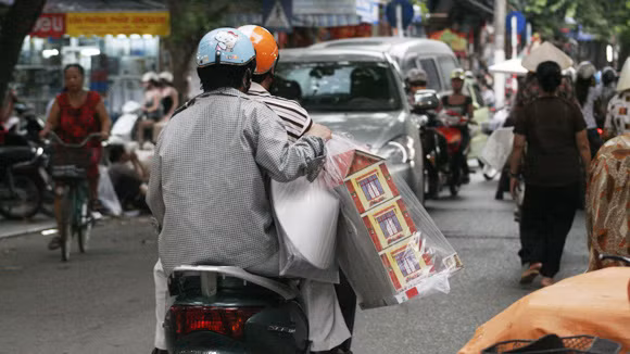 Cuối năm, lại nhộn nhịp đi… “đốt tiền” ảnh 1