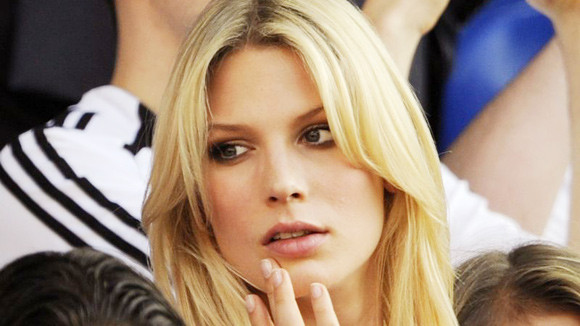 5 mỹ nhân "đốt nóng" World Cup 2014 ảnh 3