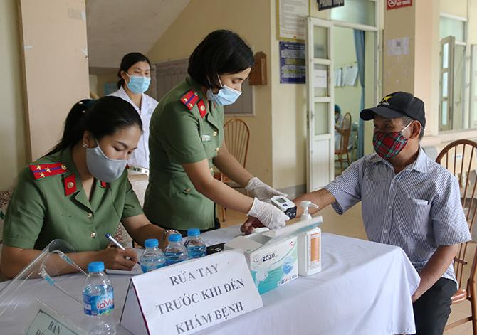 Những chế độ chăm sóc sức khỏe đối với thương bệnh binh được Nhà nước đặc biệt quan tâm. Ảnh minh họa