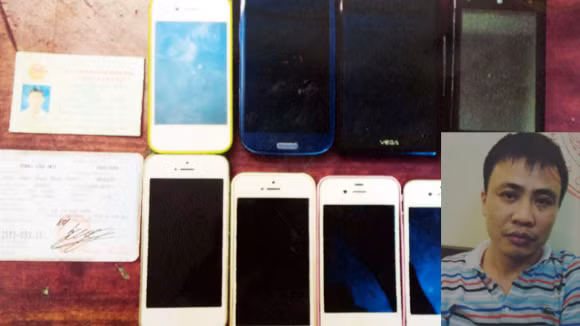 “Khách sộp” găm 7 điện thoại trong hành lý ảnh 1
