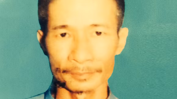 Dã man con trai vác gậy vụt chết bố đẻ đang nằm ngủ trưa ảnh 1