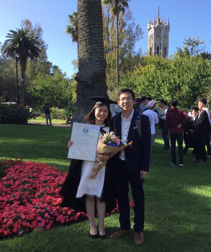 Chị Trần Bảo Ngọc Hà và chồng trong lễ tốt nghiệp cao học