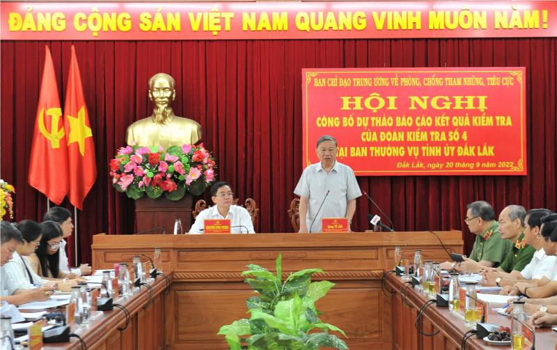 Đại tướng Tô Lâm, Ủy viên Bộ Chính trị, Bộ trưởng Bộ Công an, Phó Trưởng ban Chỉ đạo Trung ương về phòng, chống tham nhũng, tiêu cực phát biểu kết luận tại Hội nghị