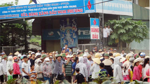 Do hạn chế pháp luật, một số người bị kích động dẫn đến vi phạm ảnh 1