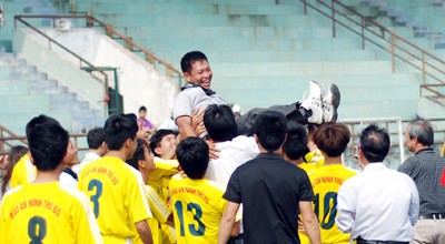 Chiến thắng nhọc nhằn ảnh 6