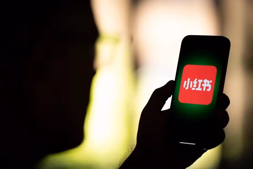RedNote, được biết đến ở Trung Quốc với tên gọi Xiaohongshu, tiếng Quan Thoại có nghĩa là “cuốn sách nhỏ màu đỏ”, đang càng ngày phổ biến ở Hoa Kỳ. Ảnh: Getty Images