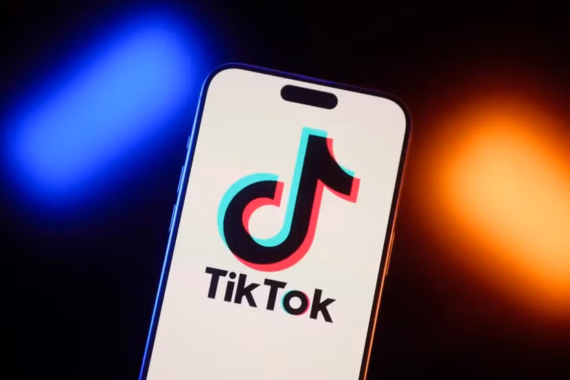 Người Mỹ đang chuyển sang RedNote trong bối cảnh lệnh cấm Tiktok sắp được ban hành. Ảnh: Getty Images