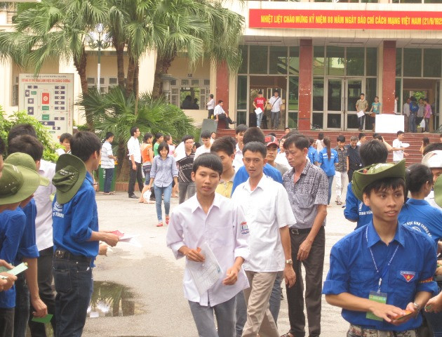 Hôm nay gần 1 triệu thí sinh làm thủ tục thi đợt I ảnh 7