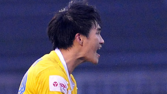 Sân Vinh suýt “vỡ” trước trận ảnh 1