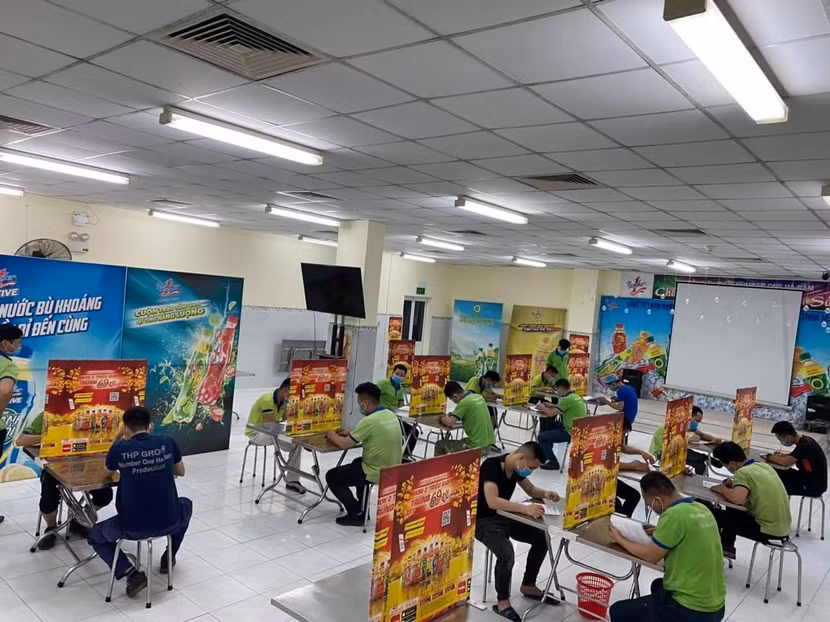 Thi tay nghề cho nhân viên sản xuất trong thời gian “3 tại chỗ” ở Công ty Tân Hiệp Phát