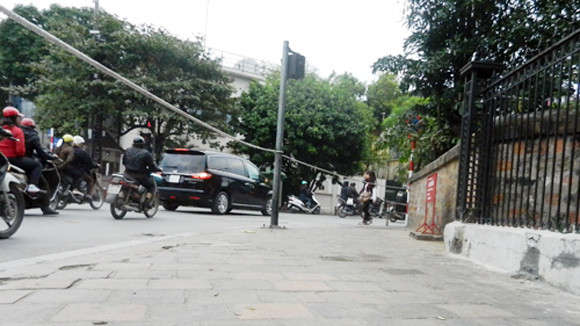 Xử lý nghiêm việc thờ tự không đúng quy định trên hè phố ảnh 1