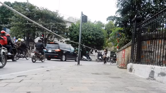 Xử lý nghiêm việc thờ tự không đúng quy định trên hè phố ảnh 1