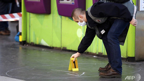 Pháp điều tra vụ binh sĩ bị đâm tại Paris ảnh 1 Pháp điều tra vụ binh sĩ bị đâm tại Paris ảnh 1