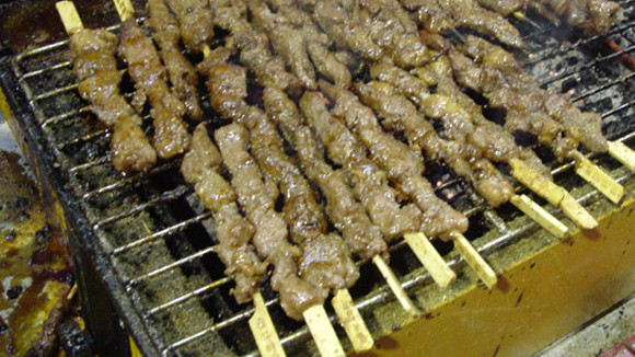 Trung Quốc: Ngộ độc thịt chuột giả thịt cừu nướng ở vỉa hè ảnh 1