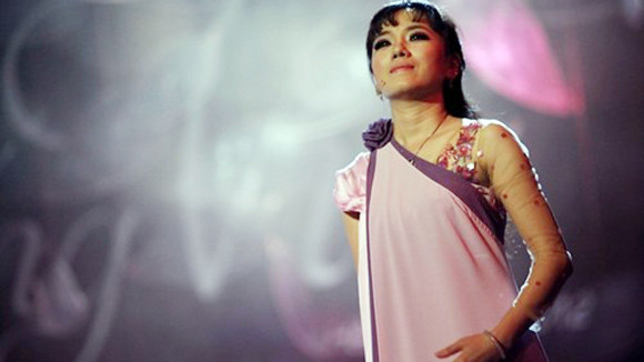 Nhà thơ Vi Thùy Linh: “Lần điên cuối cùng của tôi” ảnh 1