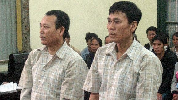 Xót quý tử, bố vác dao đi đòi “công bằng” ảnh 1 Xót quý tử, bố vác dao đi đòi “công bằng” ảnh 1