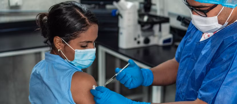 Chống thông tin sai lệch và tiêm phòng là 2 vũ khí rất quan trọng để chấm dứt đại dịch