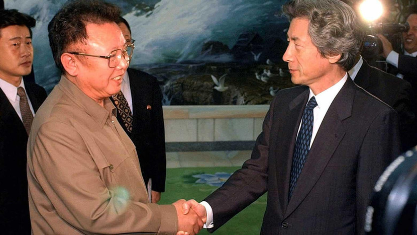 Chủ tịch Triều Tiên Kim Jong Il và Thủ tướng Nhật Bản Koizumi Junichiro gặp nhau tại Bình Nhưỡng tháng 9-2002 Chủ tịch Triều Tiên Kim Jong Il và Thủ tướng Nhật Bản Koizumi Junichiro gặp nhau tại Bình Nhưỡng tháng 9-2002