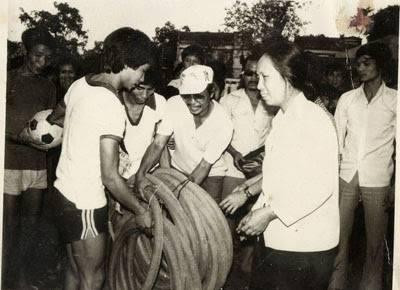 Thời bao cấp khó khăn, phần thưởng cho các cầu thủ bóng đá là những chiếc lốp xe đạp