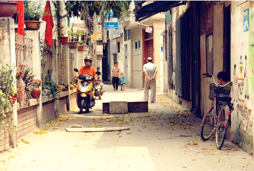 Tranh chấp lấn chiếm lối đi chung có thể giải quyết tại UBND địa phương hoặc Tòa án có thẩm quyền. Ảnh minh hoạ