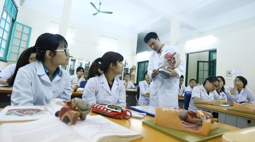 Nhiều lo ngại xung quanh việc học lệch để thi vào ngành y với việc đưa môn Văn vào xét tuyển, ảnh hưởng điều kiện đảm bảo chất lượng đào tạo nhân lực ngành này